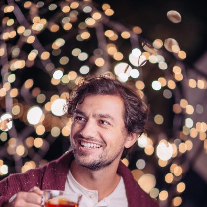 Man in Red Sweater, Outdoor Commercial Photography – Advertising Campaign Image