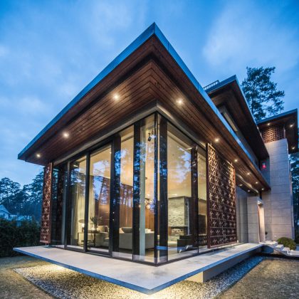 Modern Building with Garden and Stone Paving – Facade Photography Portfolio
