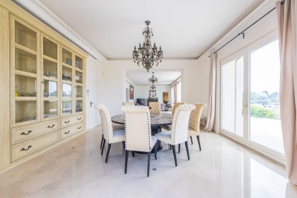 Modern Living Room with Bright Decor – Interior Photography Portfolio