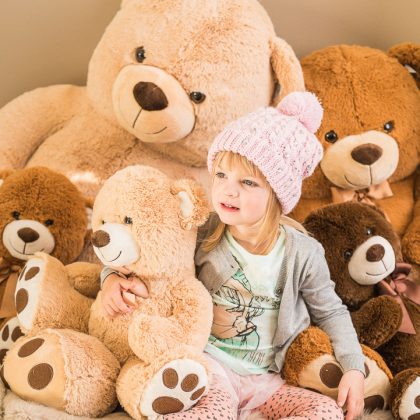 Girl in Winter Clothes, Children's Portrait – Children's Photography Portfolio