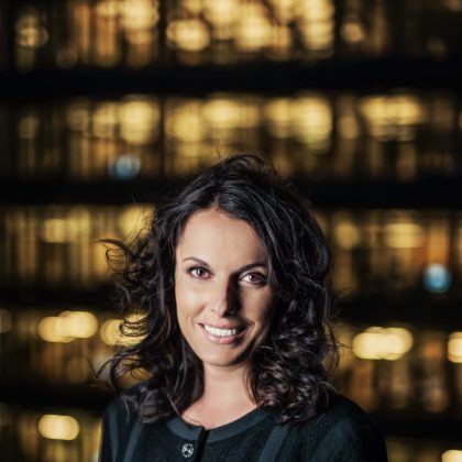 Portrait: Business Style Photography of a Woman, Atmospheric Frame – Business Portrait Portfolio