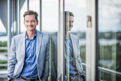 Man in Suit, Business Portrait Photography, Editorial Mood – Professional Portrait Photography