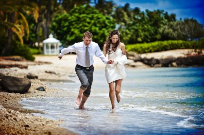 Wedding Photograph: Couple on Beach at Sunset – Wedding Storytelling Portfolio