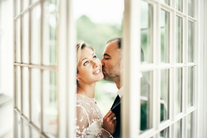 Wedding Photographer: Happy Couple in Garden – Couple Photography