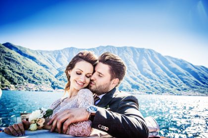 Wedding Photographer: Happy Couple in Garden, Light and Atmosphere – Romantic Wedding Image
