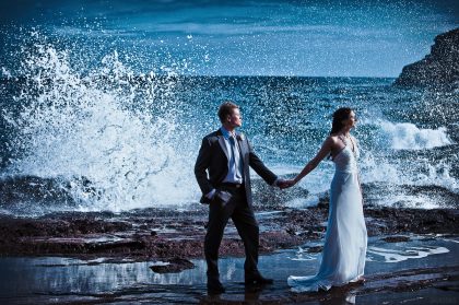 Wedding Photographer: Happy Couple in Garden, Elegant Composition – Wedding Storytelling Portfolio